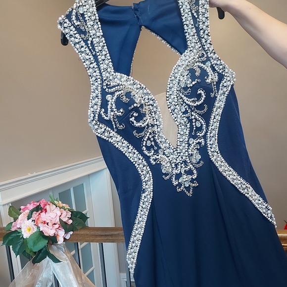 I already wore it for an event - Picture 5 of 6